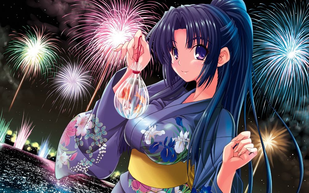 Обои для рабочего стола Asakura Ryouko / Асакура Рёко из аниме Меланхолия Харухи Судзумии / The Melancholy of Haruhi Suzumiya / Suzumiya Haruhi no Yuutsu, одетая в юкату, на фоне феерверков держит пакетик с золотыми рыбками