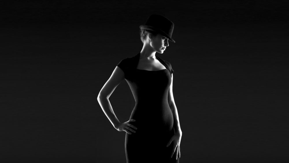 Фото Девушка на черном фоне, более 99 качественных бесплатных стоковых фото