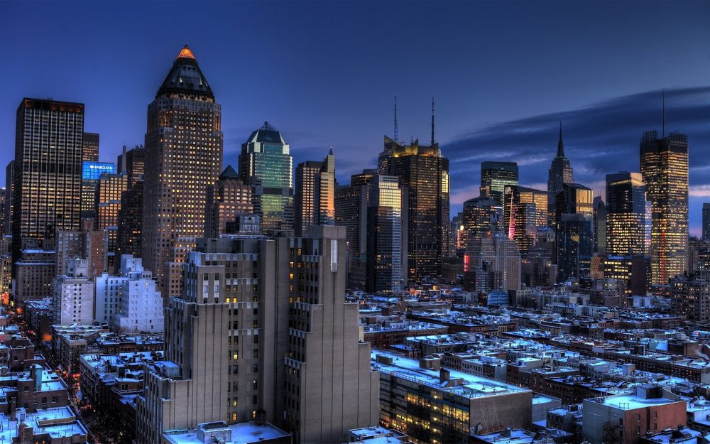 Обои для рабочего стола Красивый вид на вечерний New York, USA / Нью-Йорк, США, крыши домов чуть присыпаны снегом