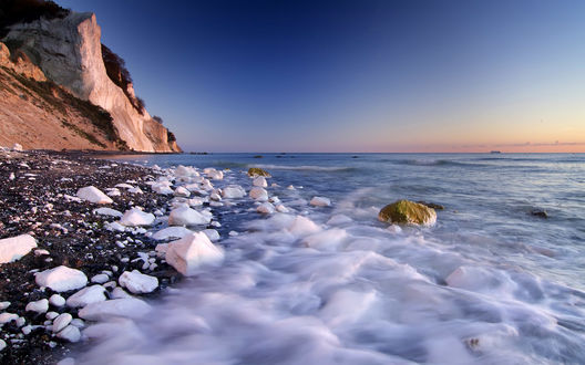Обои на рабочий стол Меловые скалы Монс Клинт на острове Мен,  Дания / Mons Klint, Moen, Denmark