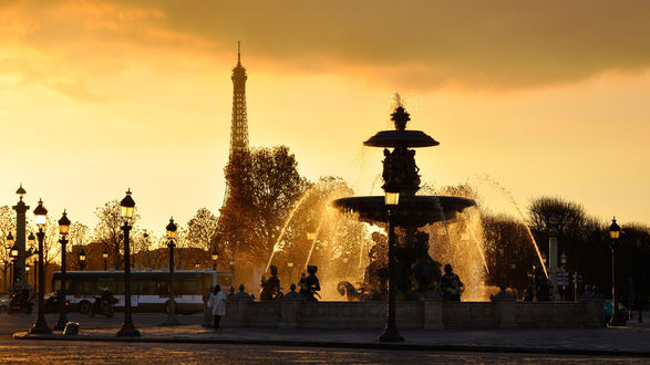 Обои на рабочий стол Paris / Париж, Франция / France, струи фонтана на закате дня
