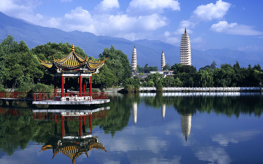Обои для рабочего стола Три пагоды в провинции Юньнань, Китай / Yunnan, China