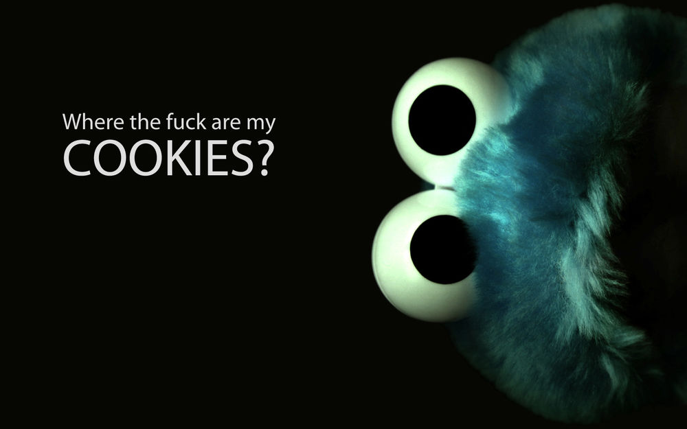 Обои для рабочего стола Cookie Monster / Печеньковый Монстр выглядывает из-за угла на черном фоне (Where the fuck are my COOKIES? / Где, черт возьми, мои ПЕЧЕНЬКИ?)