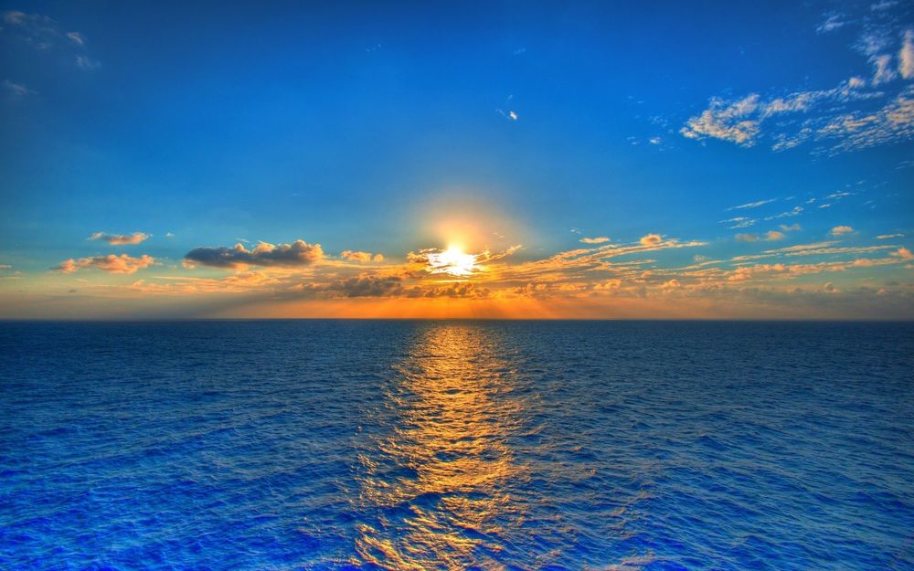 Голубое небо и море фото