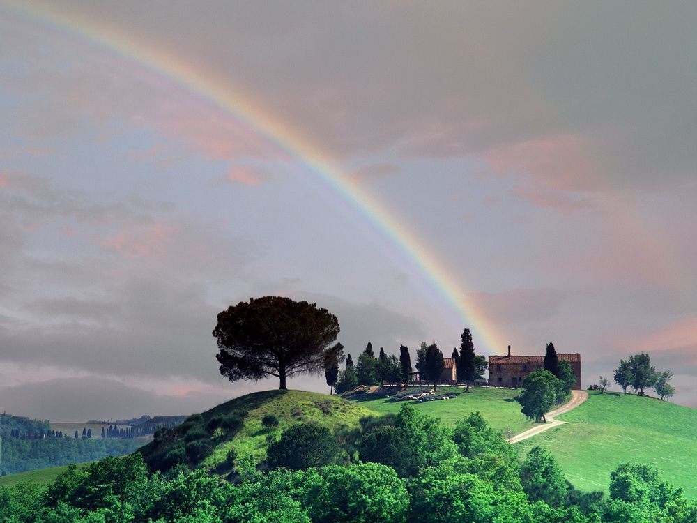 Обои для рабочего стола Радуга над домом на холме Италия, Тоскана / Italy, Toscana