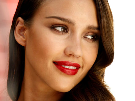 Обои на рабочий стол Лицо Джессики Альбы  / Jessica Alba крупным планом