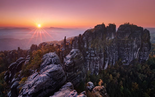 Обои на рабочий стол Горные образования на земле Саксония, Германия / The land of Saxony, Germany, работа фотохудожника Михаэля Брайтунга / Michael Breitung