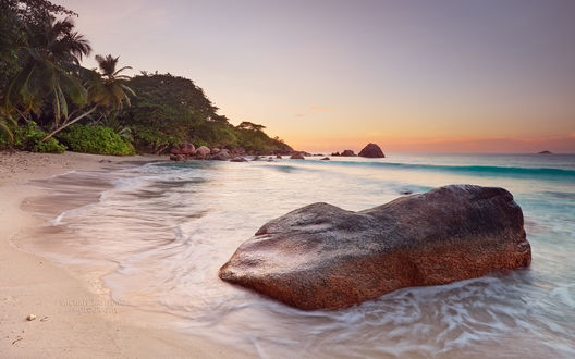Обои на рабочий стол Пляж Ансе-Лацио, остров Праелин, Сейшелы / Anse Lazio, Pralin, Seychellees, работа фотографа Михаэля Брайтунга / Michael Breitung