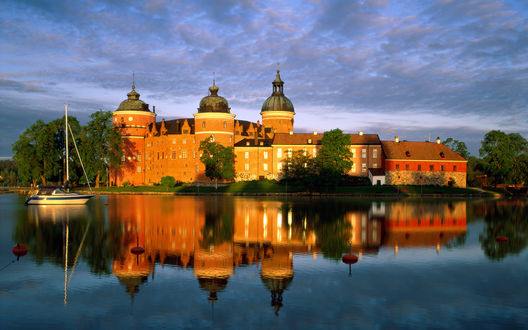 Обои на рабочий стол Замок Грипехольм, город Мариефред, Швеция / Castle Gripsholms, Mariefred, Sweden