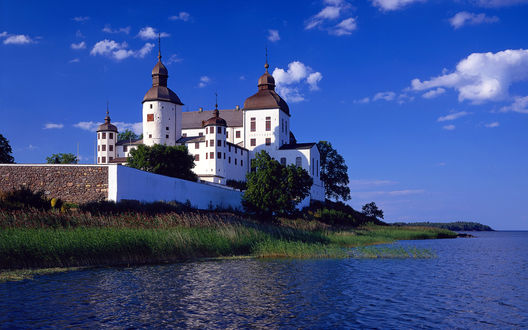 Обои на рабочий стол Замок Леке на озере Венерн, Швеция / Castle Lex, Venern, Sweden