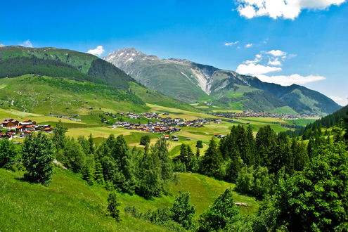 Обои на рабочий стол Посёлок в горах, Швейцария Туеч / Switzerland, Tujetsch