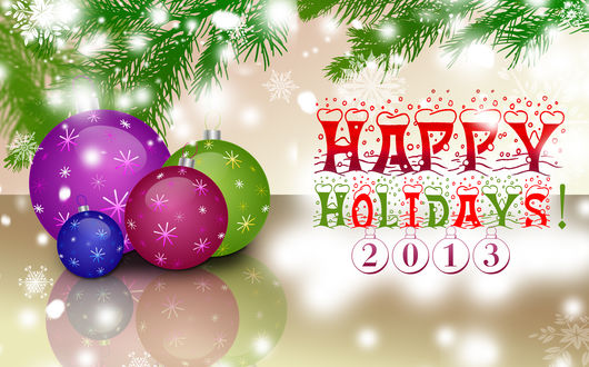 Обои на рабочий стол Ёлочные шары на глянцевом столе под еловыми ветками Happy Holidays / Счастливых праздников 2013