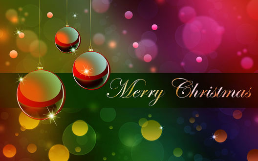 Обои на рабочий стол Merry Christmas / Веселого Рождества написано на мерцающем фоне возле подвешенных шариков