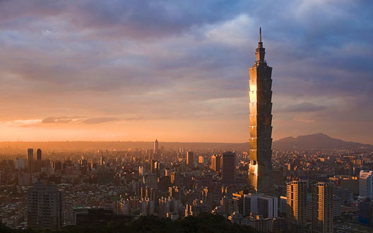 Обои на рабочий стол Небоскреб Тайбей 101 и силуэт города, Тайбей, Тайвань / Taipei, Taiwan
