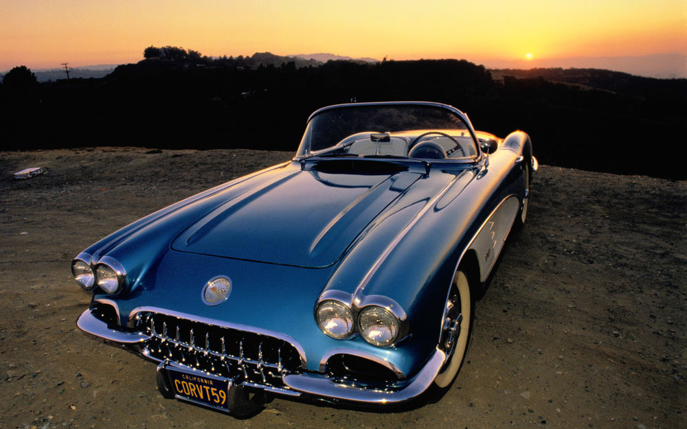Обои для рабочего стола Голубой автомобиль Корветт, США / Corvette, USA, 1959 года выпуска, на фоне заката