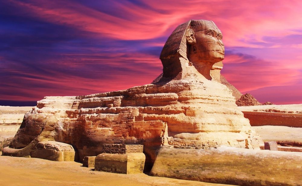 Обои для рабочего стола Скульптура Большого Сфинкса и пирамиды Хеопса, Египет / The Great Sphinx and pyramid of Cheops, Egypt