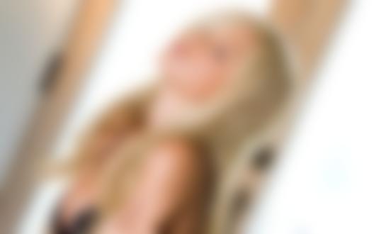 Обои для рабочего стола Lindsay Marie / Линдси Мари в черном бюстгальтере