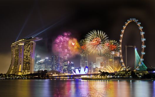 Обои на рабочий стол Ночной Сингапур с фейерверками в небе / Singapore