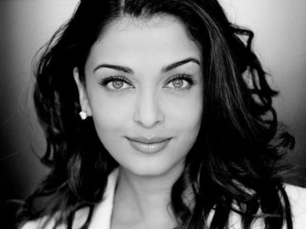Обои на рабочий стол Очаровательная Айшвария Рай Баччан / Aishwarya Rai Bachchan