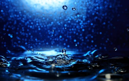 Обои на рабочий стол Всплеск воды в синих тонах