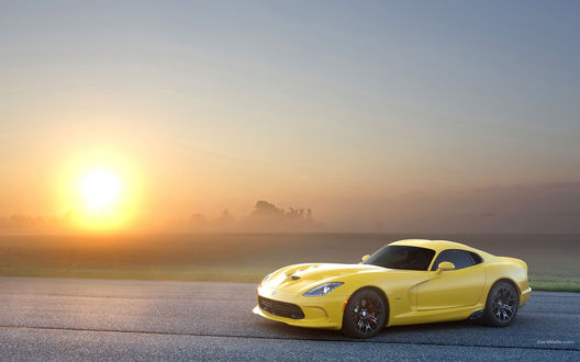 Обои на рабочий стол Желтый автомобиль Dodge Viper / Додж Випер