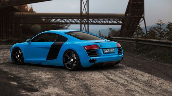 Обои на рабочий стол Голубой автомобиль Audi r8 / Ауди