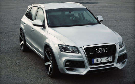Обои на рабочий стол Серебристое авто Audi Q5 / Ауди Q5