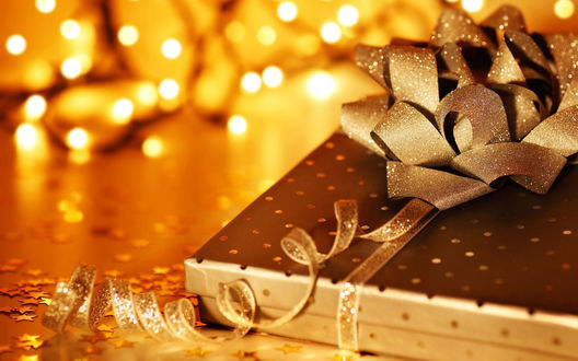 Обои на рабочий стол Подарок в золотистой упаковке к новому году / new year