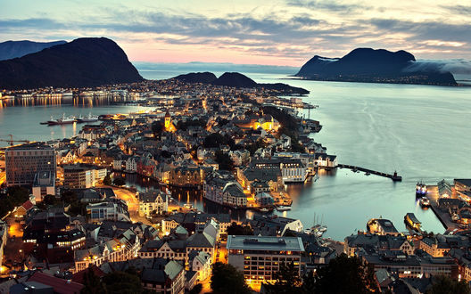 Обои на рабочий стол Город на западном побережье Норвегии, Алесунд / Norway, Alesund