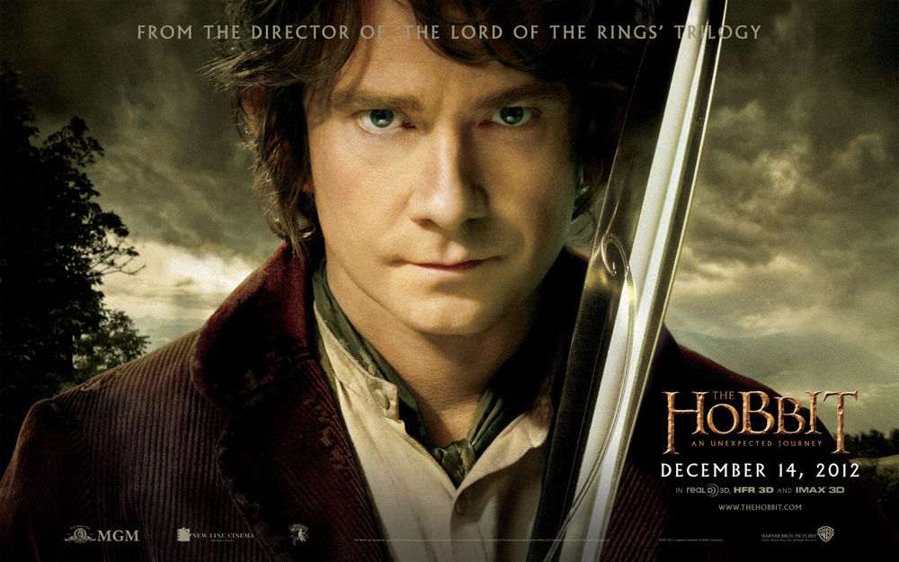 Обои для рабочего стола Bilbo Baggins / Бильбо Бэггинс держит меч в руках, из фильма Хоббит / Hobbit
