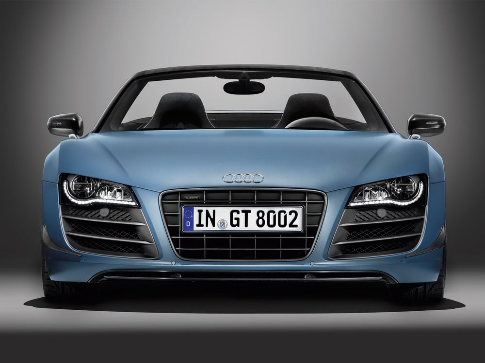 Обои для рабочего стола Audi R8 / Ауди Р8 небесно-голубого цвета