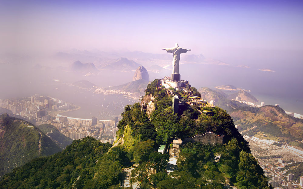 Обои для рабочего стола Статуя Христа-Искупителя / Cristo Redentor на вершине горы Корковаду / Corcovado в Рио-де-Жанейро, Бразилия / Rio de Janeiro, Brazil