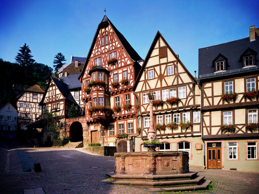 Обои для рабочего стола Площадь города Miltenberg, Bavaria, Germany / Мильтенберг, Бавария, Германия