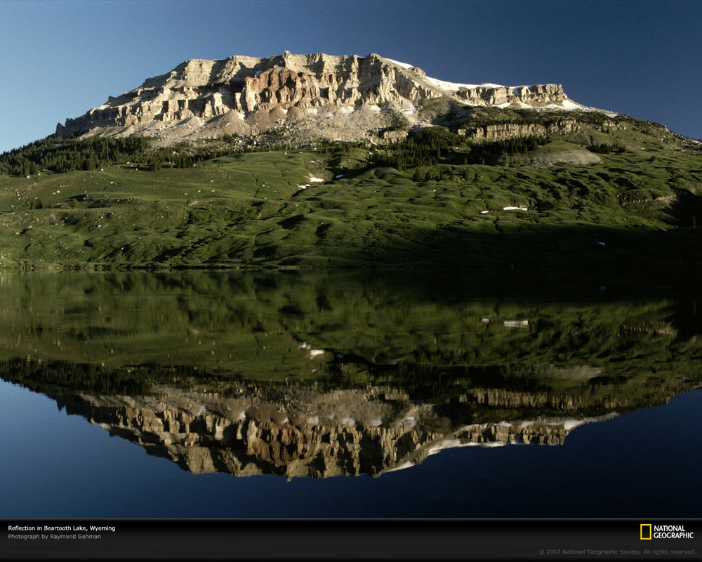 Обои для рабочего стола Горы и их отражение в озере, Wyoming / штат Вайоминг, National Geographic  