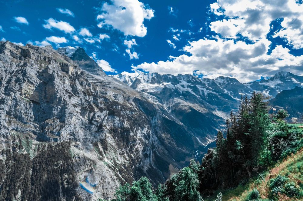 Обои для рабочего стола Горы под облачным небом, Murren, Швейцария / Switzerland