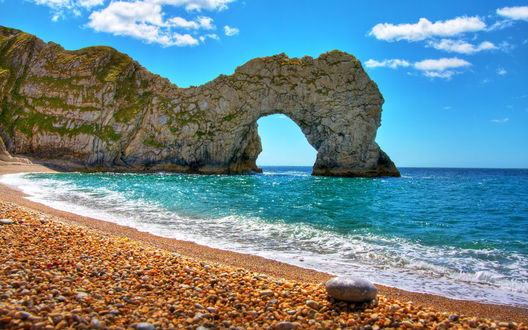 Обои на рабочий стол Дердл-дор (Durdle Door) — естественные известняковые скальные ворота на Юрском побережье недалеко от Вест-Лулворта в Дорсете, Англия