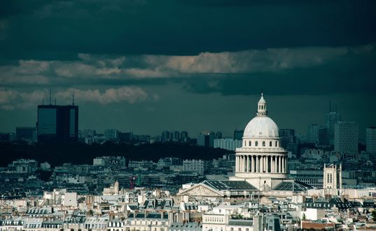 Обои на рабочий стол Париж, Франция / Paris, France, вид на пасмурный город