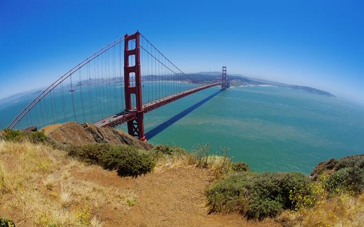 Обои на рабочий стол Мост Золотые ворота / Golden Gate в Сан-Франциско / San-Francisco, USA / США, ясным солнечным днем