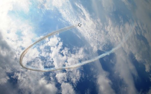 Обои на рабочий стол Самолеты в голубом небе