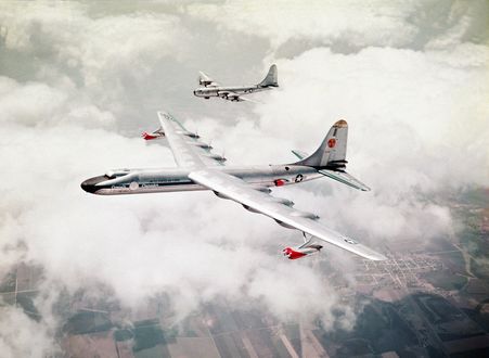 Обои на рабочий стол Два американских стратегических бомбардировщика Convair D-36D (на переднем плане) и Boeing B-29 Superfortress (сзади) летят над облаками, сквозь которые видна местность (UNITED STATES AIRFORCE Crusader)