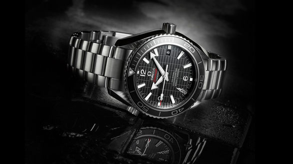 Обои на рабочий стол Мужские часы марки OMEGA