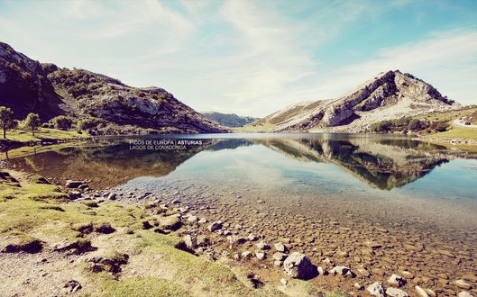 Обои на рабочий стол Горное озеро Lagos de Covadonga / Ковадонга в Picos De Europa / Пикус де-Европа, Asturias / Астуриас , Северная Испания / Northern Spain