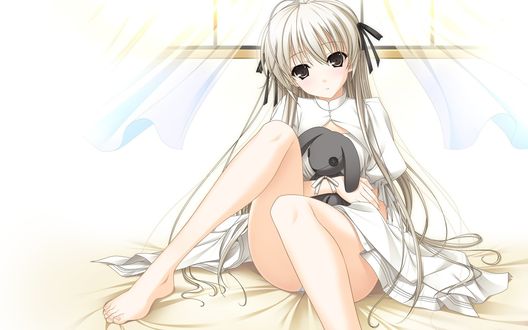 Обои на рабочий стол Kasugano Sora / Сора Касугано сидит напротив окна с кроликом из аниме ''Одиночество на двоих'' / ''Yosuga no Sora''