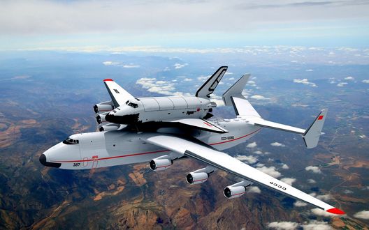Обои на рабочий стол Два самолета Ан-225 'Мрия' и 'Буран' произвели стыковку в небе