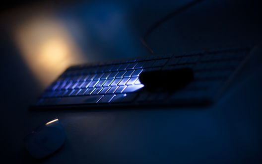 Обои на рабочий стол Освещение в темноте клавиатуры