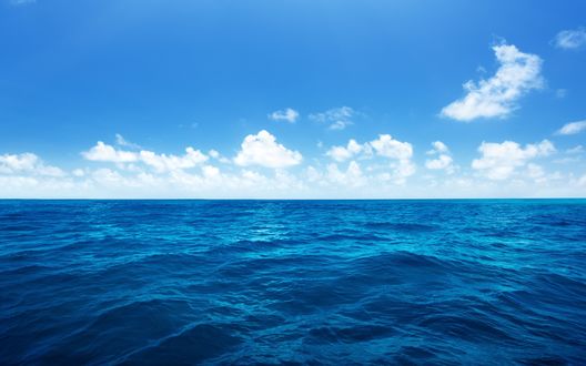 Обои на рабочий стол Голубая гладь моря