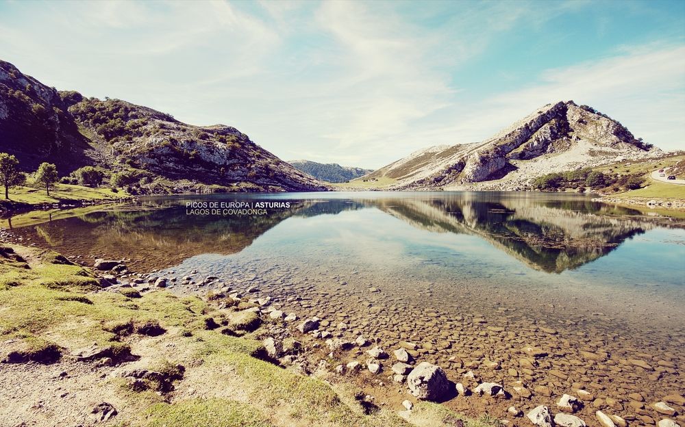 Обои для рабочего стола Горное озеро Lagos de Covadonga / Ковадонга в Picos De Europa / Пикус де-Европа, Asturias / Астуриас , Северная Испания / Northern Spain