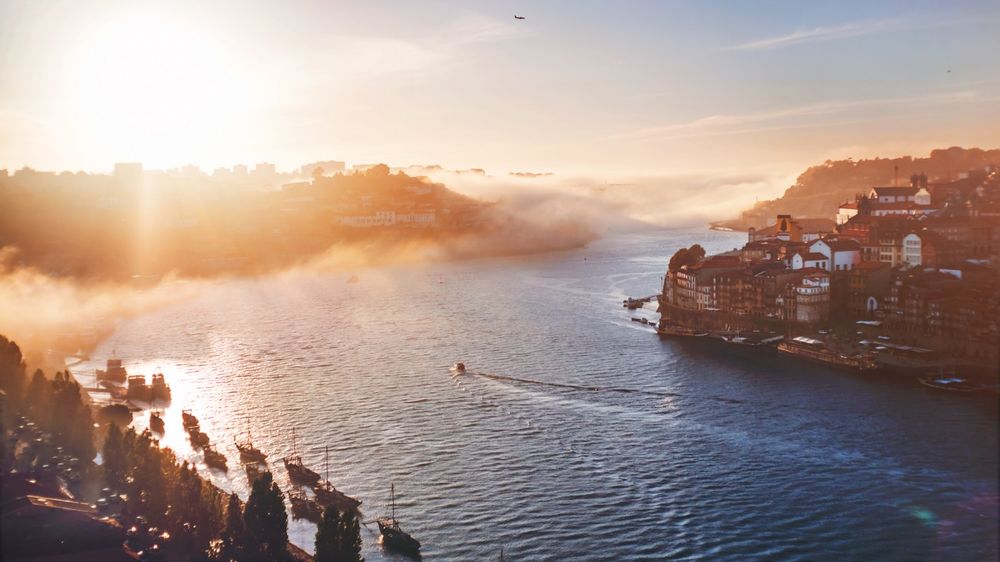 Обои для рабочего стола Утро в Порто, Португалия / Porto, Portugal