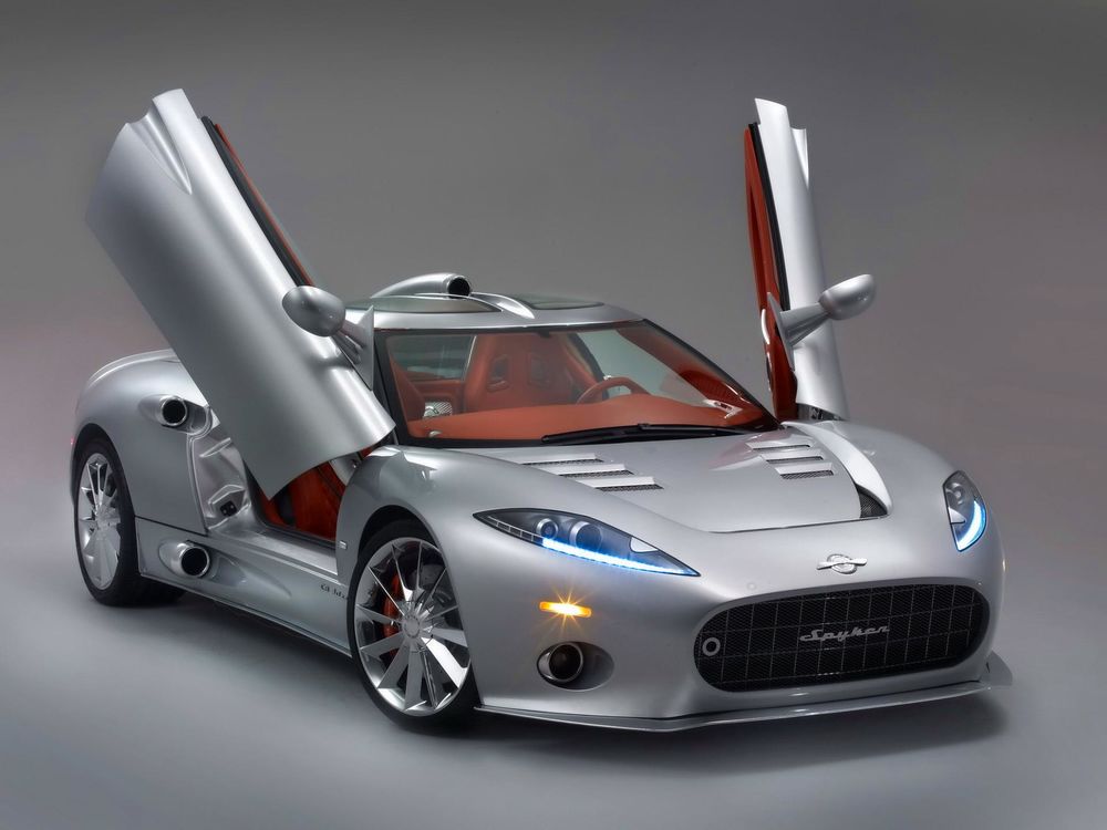 Обои для рабочего стола Серебряный Spyker C8 Aileron / Элерон на сером фоне