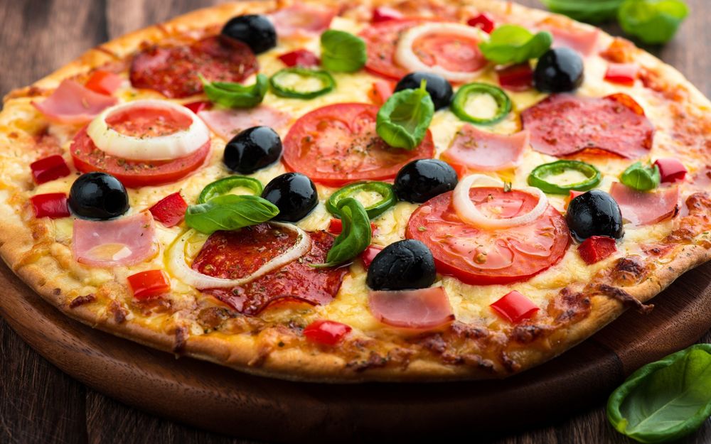 Пицца с колбасой помидорами и сыром - пошаговый рецепт с фото на ростовсэс.рф